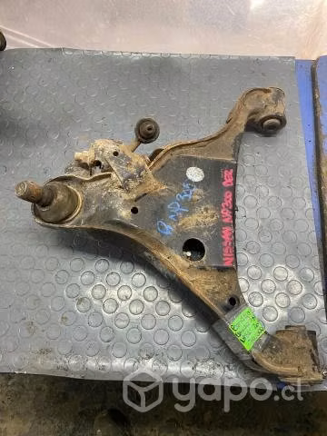 Bandeja inferior derecha Nissan NP300 2018