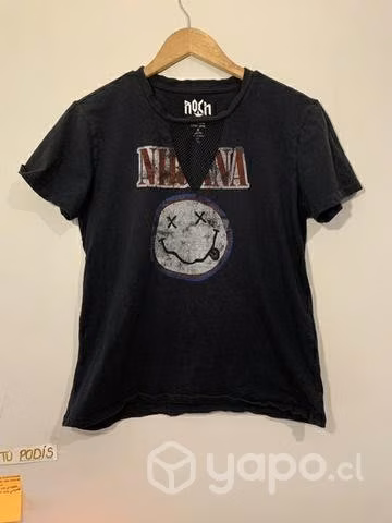 Polera Nirvana con escote