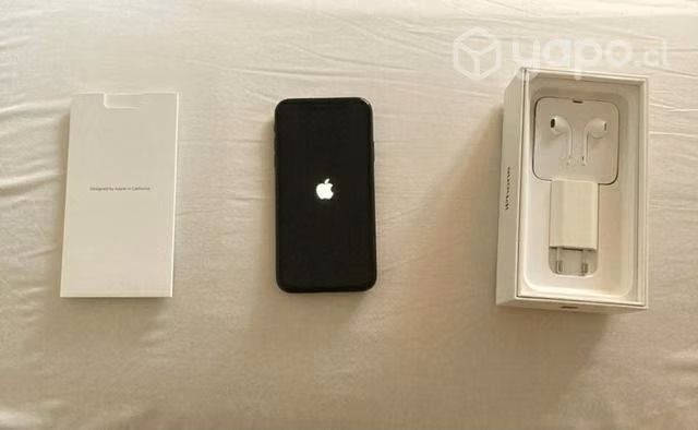 Apple iPhone XR 64 GB con cargador y audífonos