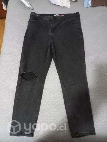 Pantalón mom jeans color negro