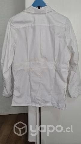 Delantal médico blanco