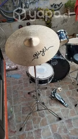 Batería Mapex con platos Güzel