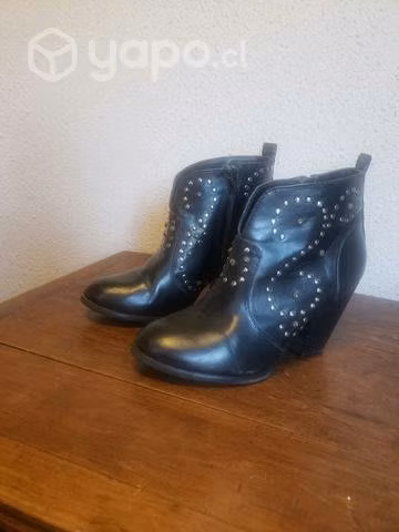 Botines tachas