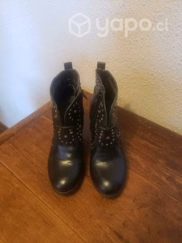 Botines tachas
