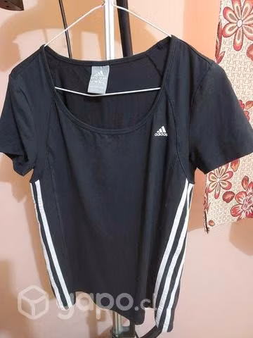 Poleras Adidas Climachill talla S y M (pequeña)