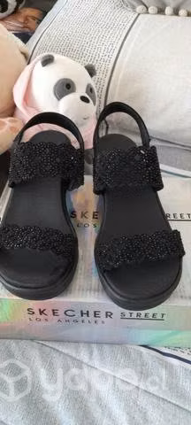 Sandalias plataforma skechers negra 1 uso