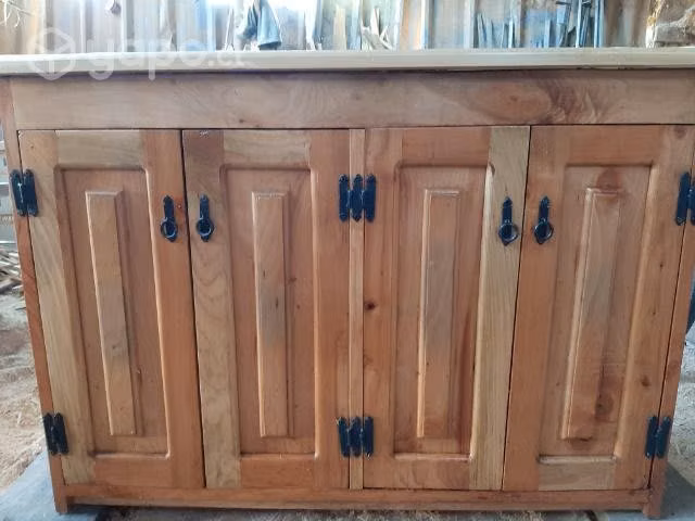 Muebles en madera nativa