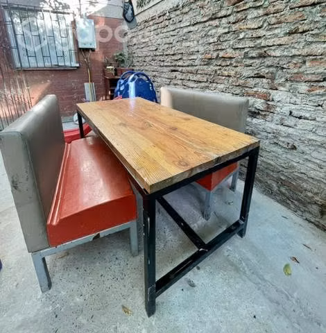 Mesa y butacas