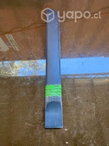 Moldura central puerta trasera izq Xtrail 2011