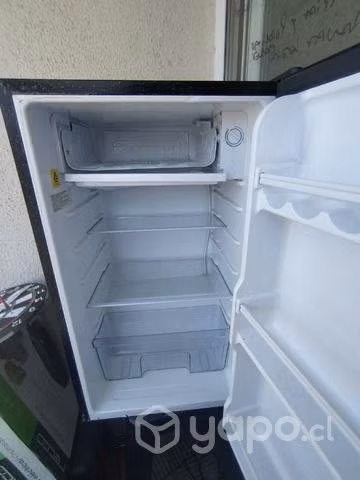 Refrigerador pequeño!! congela y refrigera !