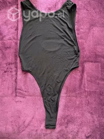 Body negro espalda descubierta