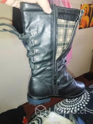 Hermosas botas modernas nuevas 37.