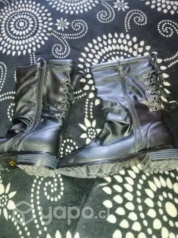 Hermosas botas modernas nuevas 37.