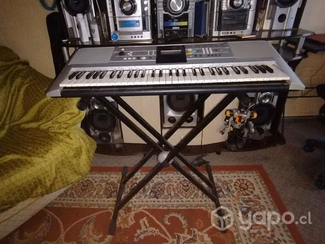 Piano Digital Yamaha PSR-E323