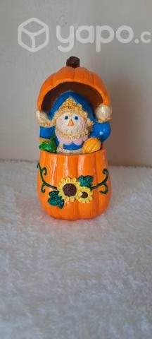 Espantapajaro de maiz en una calabaza