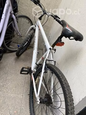 Cama y bicicleta