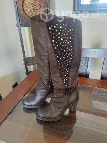 Hermosas botas de cuero café, 2 posturas - Imagen 2