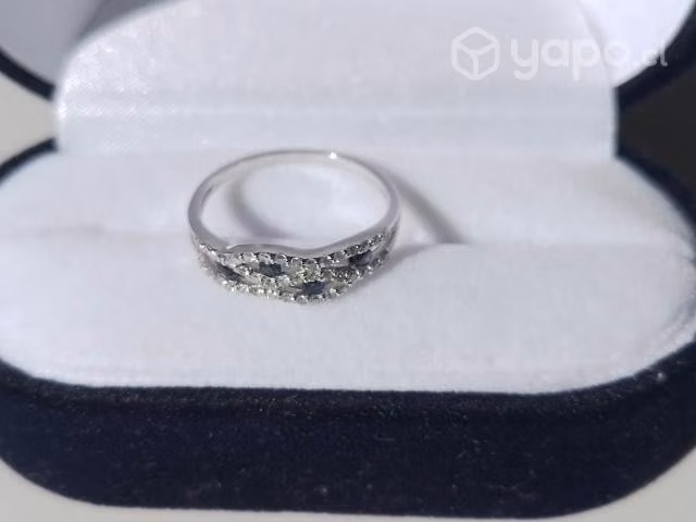 Anillo De Oro Blanco (Incrustaciones De Diamantes)