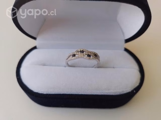 Anillo De Oro Blanco (Incrustaciones De Diamantes)