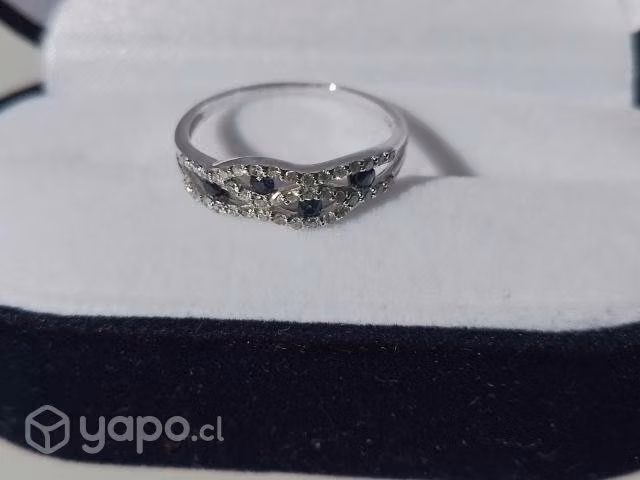 Anillo De Oro Blanco (Incrustaciones De Diamantes)