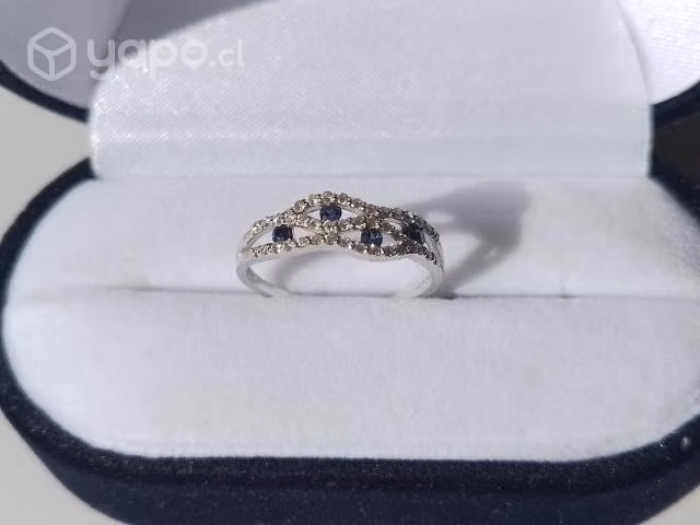 Anillo De Oro Blanco (Incrustaciones De Diamantes)