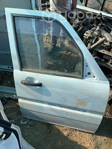 Puerta delantera derecha mahindra pick up