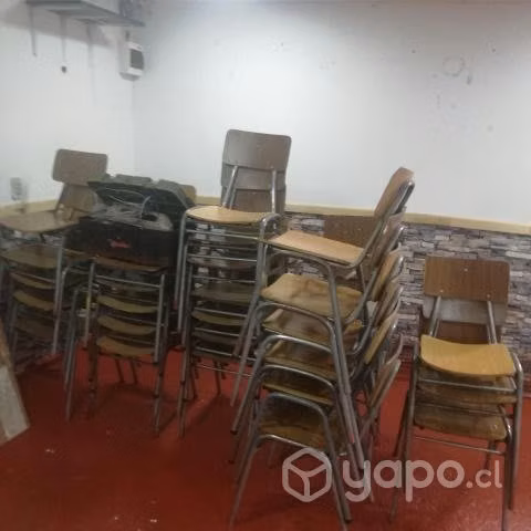 Parlantes y sillas - Imagen 2