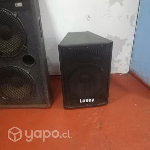 Parlantes y sillas - Imagen 4