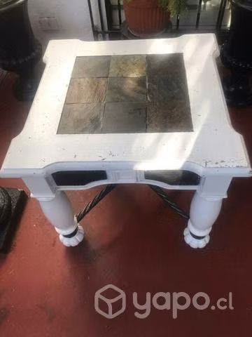 Mesa De madera con piedra arriba