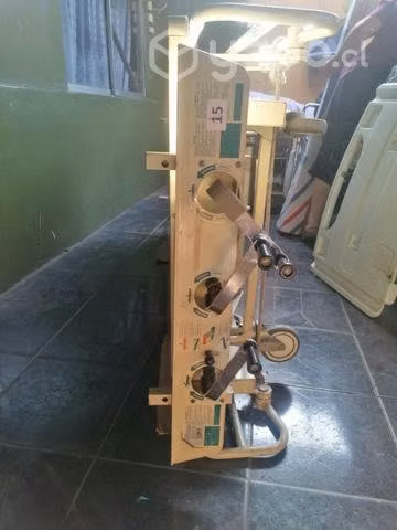 Cama clinica 3 posiciones y accesorios