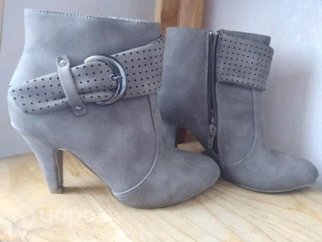 Botines y sandalias