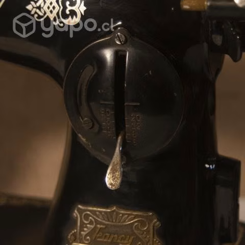 Antigua maquina de coser, marca Fancy