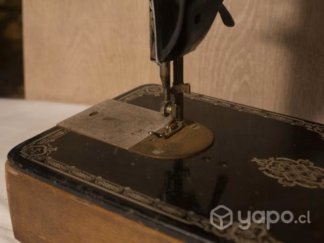 Antigua maquina de coser, marca Fancy