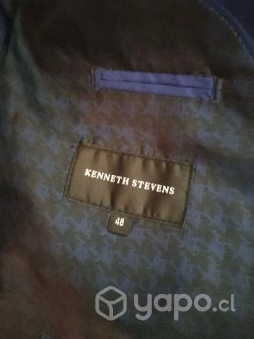 Traje Kenneth Stevens