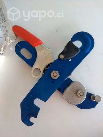 Descensor Petzl nuevo con freno en su caja