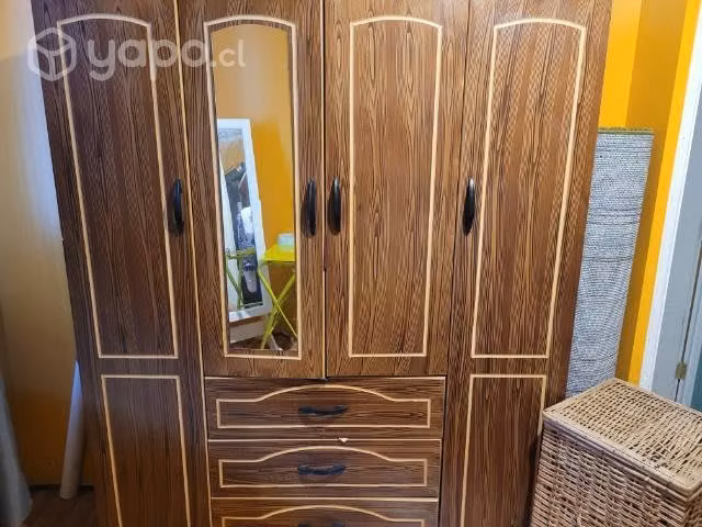 Closet grande 4 puertas 4 cajones