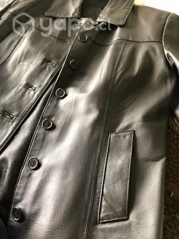 Hermosa chaqueta de cuero
