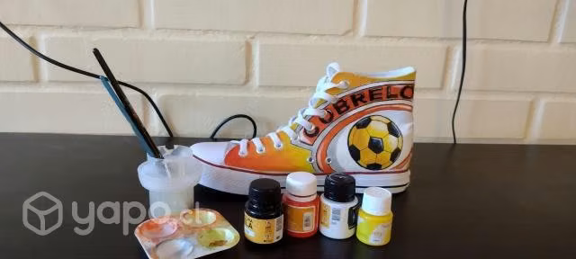 Zapatillas pintadas a mano