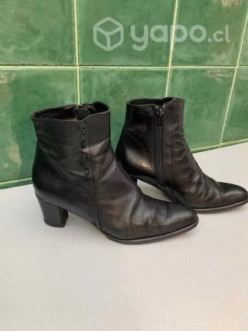 Botines cuero forrados num 36, metros Tobalaba Col