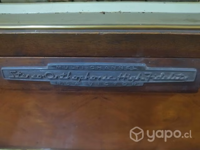 Radio mueble funcionando - Imagen 2