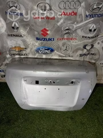 Tapa maleta nissan versa