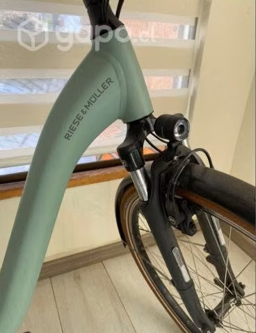 Bicleta eléctrica Riese & Miller color celeste