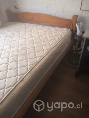 Cama de madera con colchón 2plazas