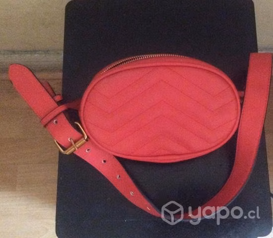 Cartera chica roja tipo banano - Imagen 3