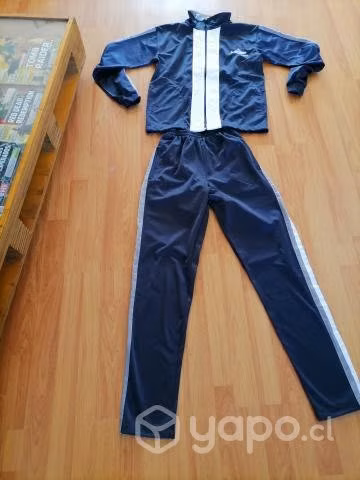 Buzo talla s de los Agustinos de Talca