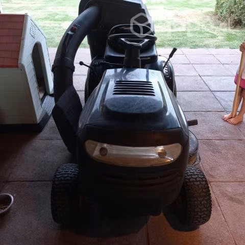Tractor corta pasto
