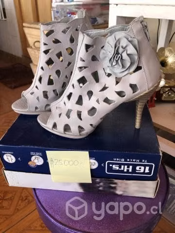 Zapatos de dama poco uso