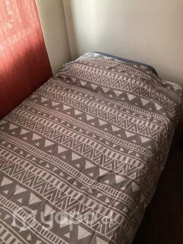Cama Americana de Plaza y media marca Rosen