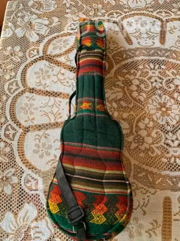Charango Tallado Potosino Bolivia con Forro