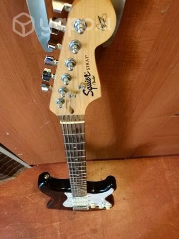 Guitarra eléctrica Squier by Fender + amplificador